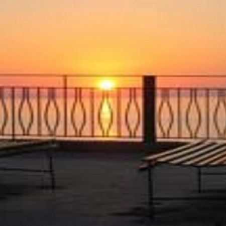 Terrazza Sul Mare Lägenhet Gioiosa Marea Exteriör bild