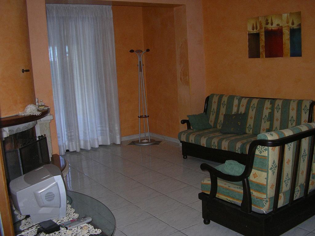 Terrazza Sul Mare Lägenhet Gioiosa Marea Rum bild