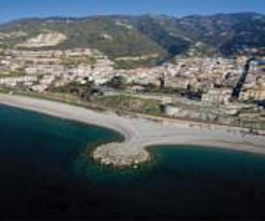 Terrazza Sul Mare Lägenhet Gioiosa Marea Exteriör bild