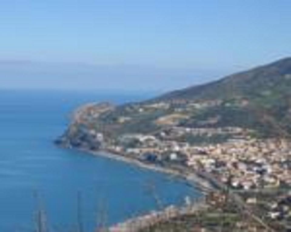 Terrazza Sul Mare Lägenhet Gioiosa Marea Exteriör bild